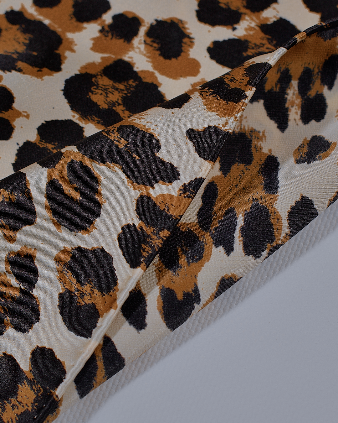 Triangular Silk Scarf – Leopard